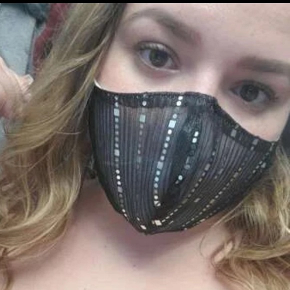🔥4/$20🔥 Mesh Sequined Adjustable Face Masks - Picture 7 of 7